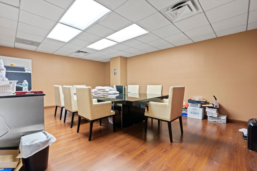 More Photos Of 7065 NW 22nd St, Gainesville Warehouse For Lease