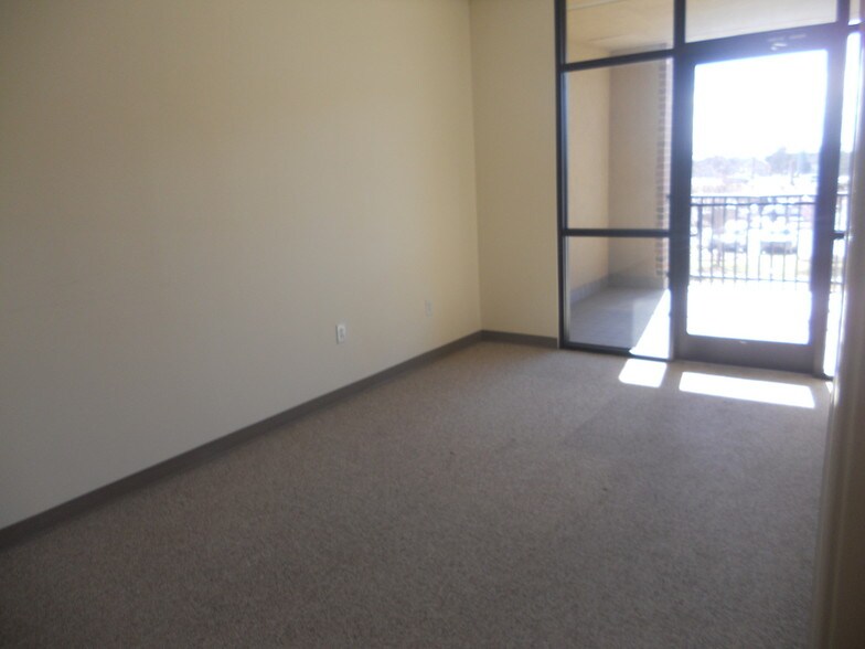 More Photos Of 862 Brawley School Rd, Mooresville Freestanding For Lease