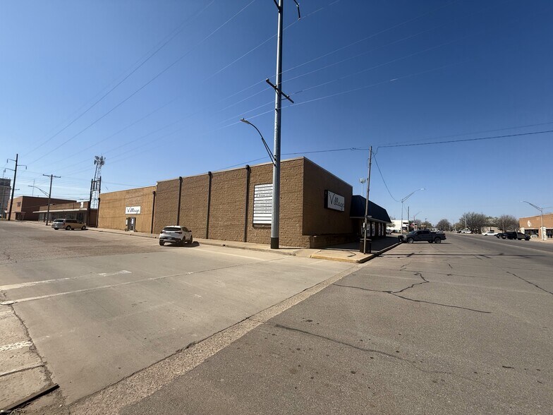 More Photos Of 1107 Main St, Woodward Storefront For Sale