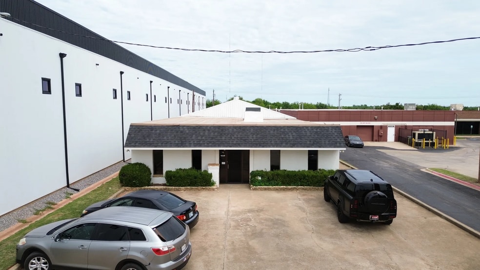 Primary Photo Of 7624 N Broadway Ext, Oklahoma City Office For Sale