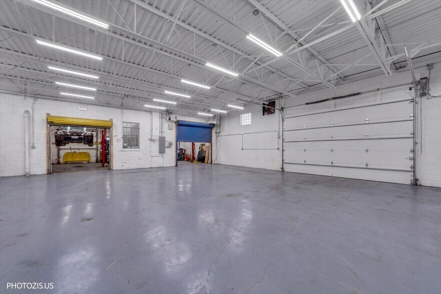 More Photos Of 4257 W Montrose Ave, Chicago Flex For Sale