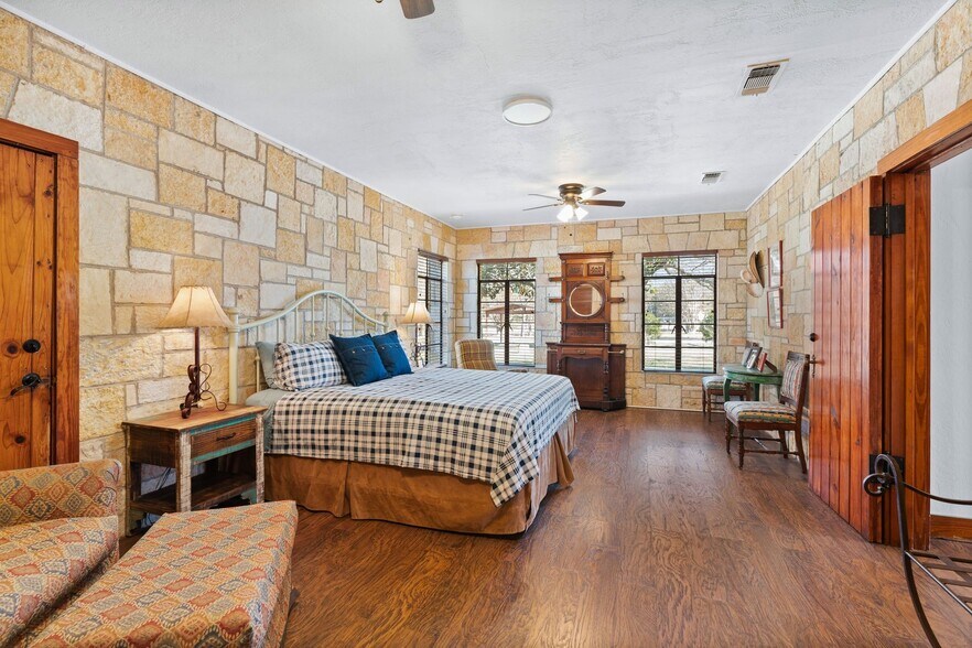 More Photos Of 5322 State Hwy 16 N, Bandera Hospitality For Sale