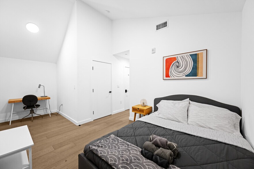 More Photos Of 2301 S Cloverdale Ave, Los Angeles Apartments For Sale