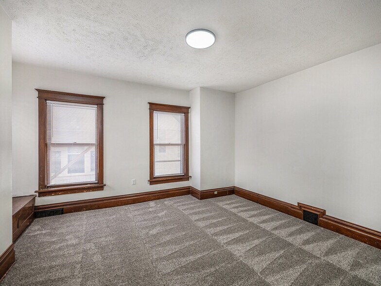 More Photos Of 1618 S 32nd Ave, Omaha Apartments For Sale