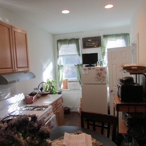 More Photos Of 7037 72nd Pl, Glendale Apartments For Sale