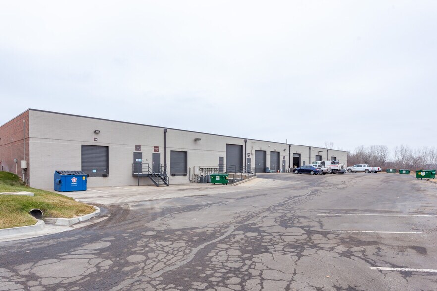 More Photos Of 100-132 Abbie Ave, Kansas City Light Manufacturing For Lease