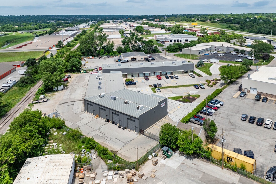 More Photos Of 14503 Grover St, Omaha Light Distribution For Lease