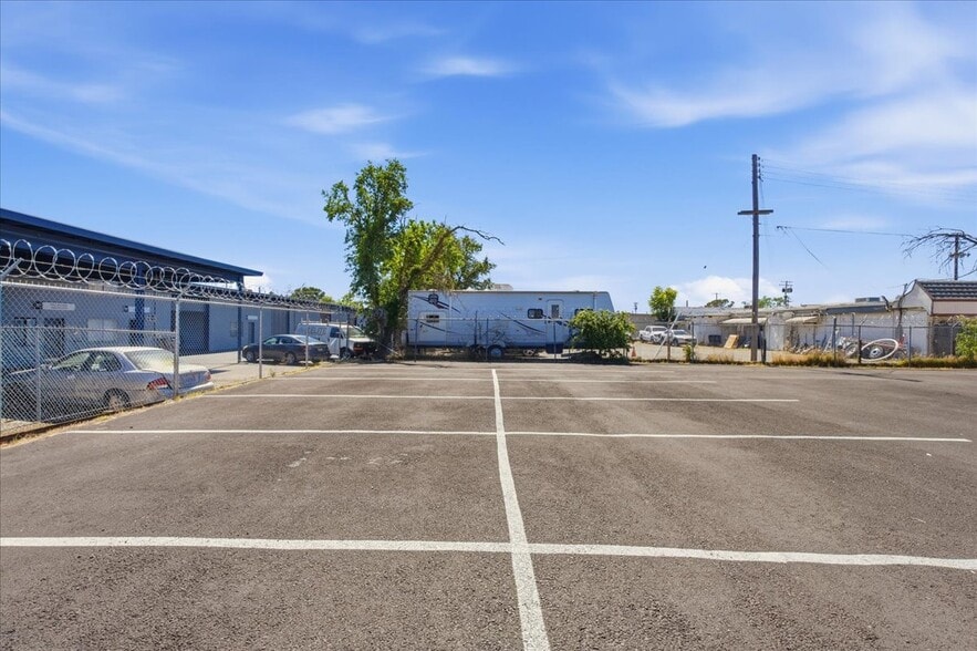 More Photos Of 4554 Auburn Blvd, Sacramento Auto Dealership For Sale