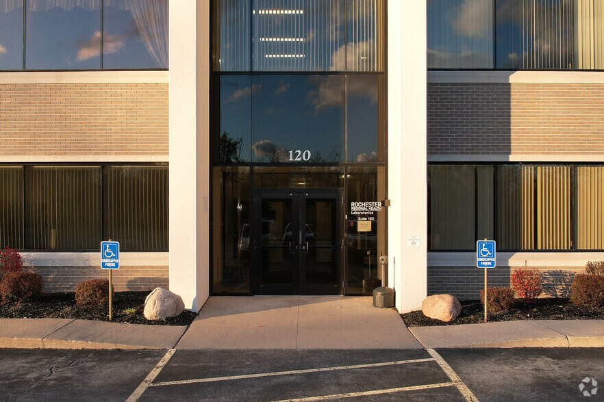 More Photos Of 120 Erie Canal Dr, Rochester Medical For Lease