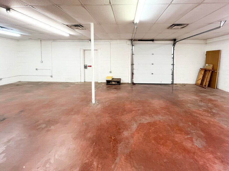 More Photos Of 311 E Illinois Ave, Midland Office For Sale