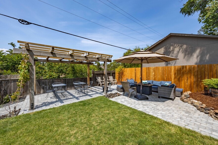 More Photos Of 210 Hartman Ave, Maupin Hotel For Sale