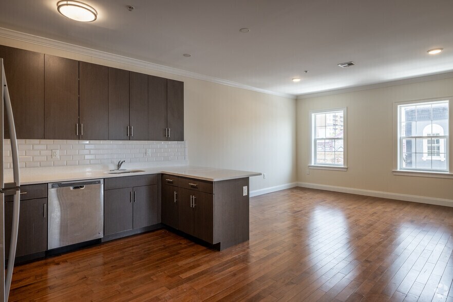 More Photos Of 4401 Bergenline Ave, Union City Apartments For Lease