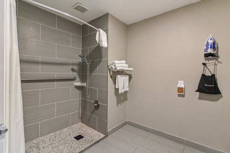 More Photos Of 2127 Inyo St, Fresno Hotel For Sale