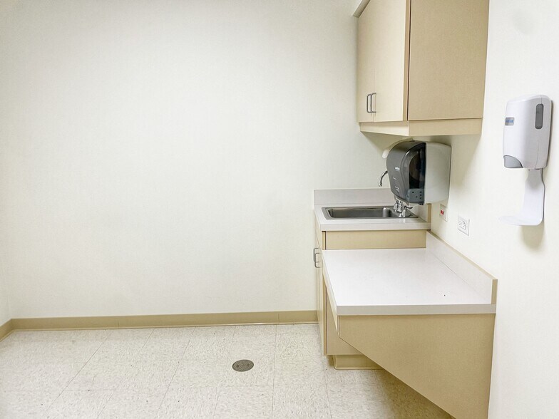 More Photos Of 1170 E Belvidere Rd, Grayslake Medical For Lease