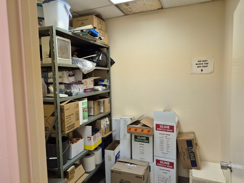 More Photos Of 280 Centre St, Petrolia Manufacturing For Lease