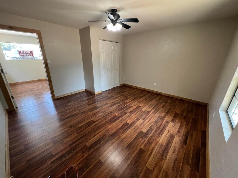 More Photos Of 817 FM 1810, Decatur Trailer Camper Park For Sale