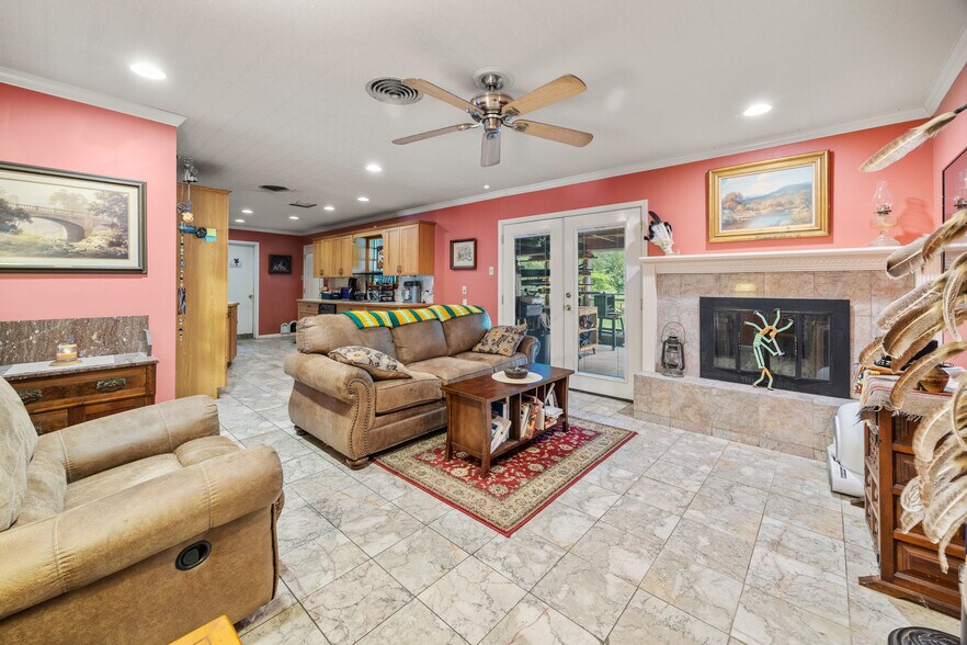 More Photos Of 606 E Liberty Ave, Round Rock Office For Sale