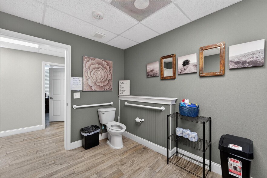 More Photos Of 3411 N 29th St, Tampa Office For Sale