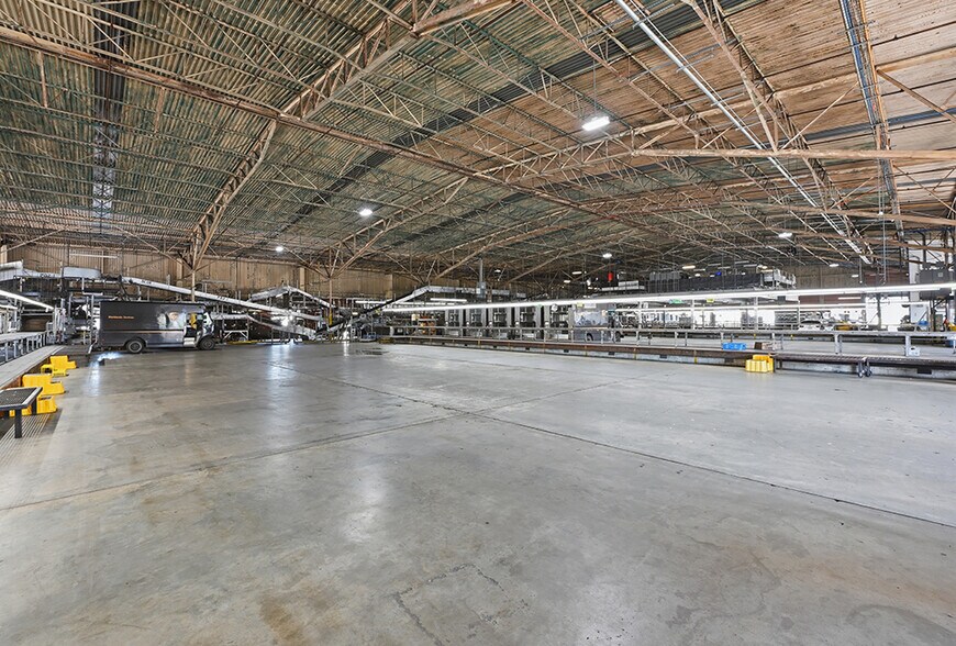 More Photos Of 111 Bingham Dr, San Marcos Distribution For Sale