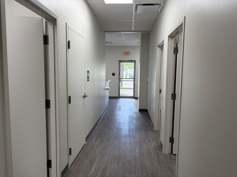 More Photos Of 5007 S Westshore Blvd, Tampa Warehouse For Sale
