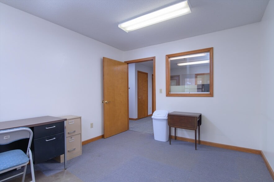 More Photos Of 156 Main St, Ludlow Office For Sale
