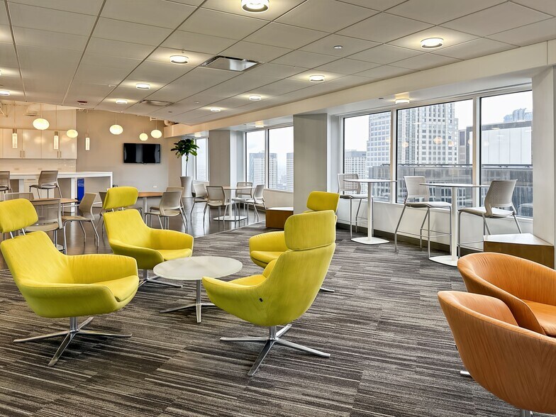 More Photos Of 200 S Wacker Dr, Chicago Coworking Space