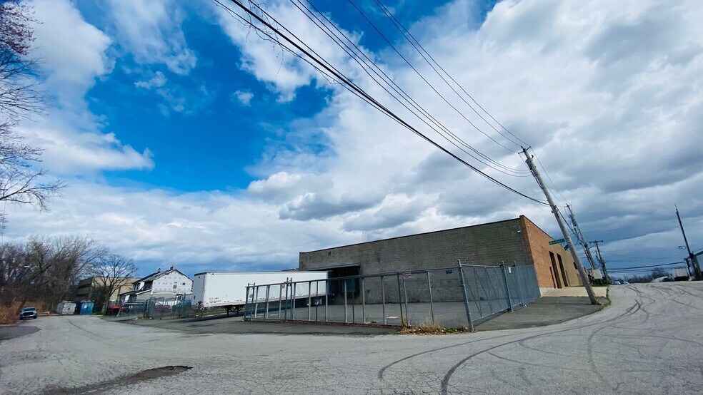 More Photos Of 33 Baron Blvd, Staten Island Warehouse For Lease