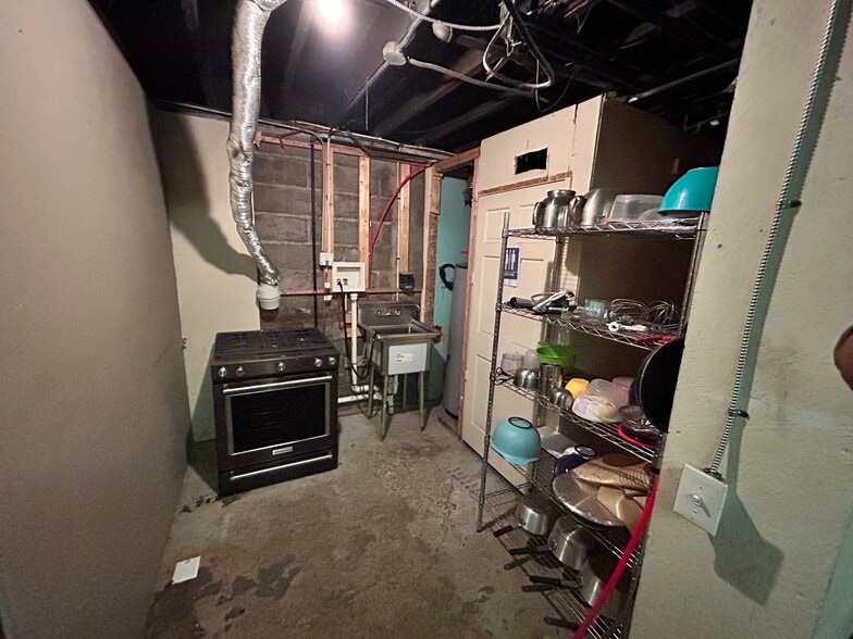 More Photos Of 669 E 185th St, Euclid General Retail For Sale