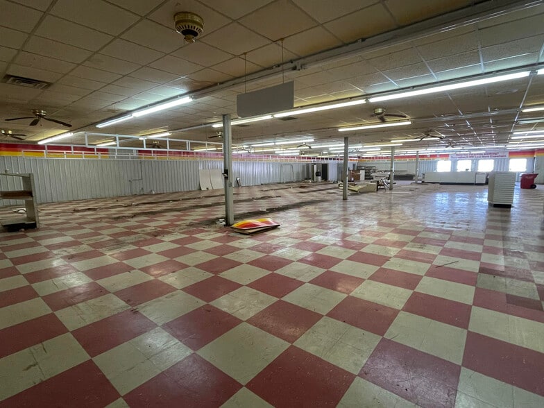 More Photos Of 310 Richmond Rd N, Berea Storefront For Sale