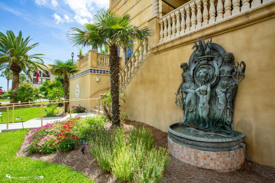 More Photos Of 935 Beachview Dr, Saint Simons Island Hotel For Sale
