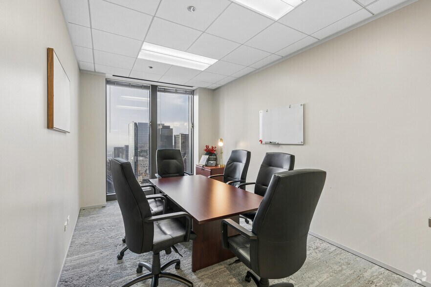 More Photos Of 700 Louisiana St, Houston Coworking Space