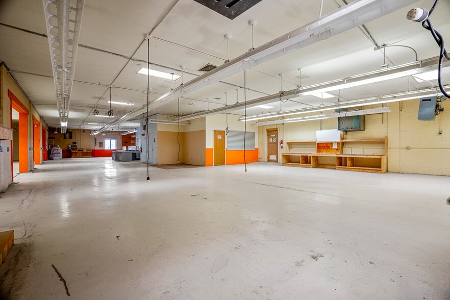 More Photos Of 20 Arroyo Cuyamungue Rd, Santa Fe Warehouse For Sale