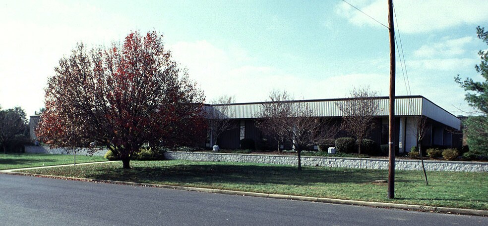 More Photos Of 101 Foster Rd, Moorestown Distribution For Lease