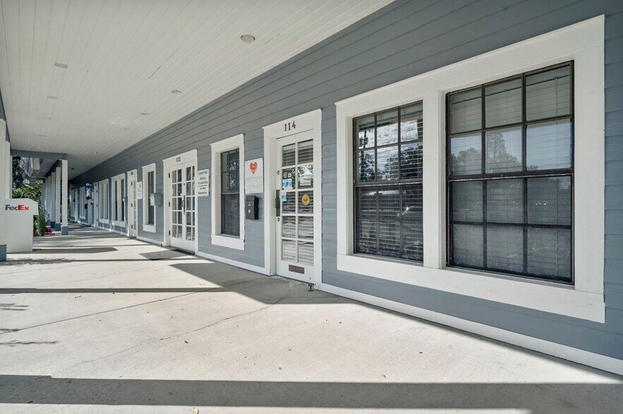 More Photos Of 104-118 E Bloomingdale Ave, Brandon Storefront Retail Office For Lease