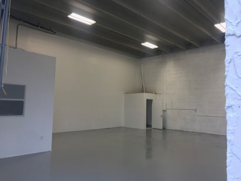 More Photos Of 1900 NW 33rd St, Pompano Beach Warehouse For Lease