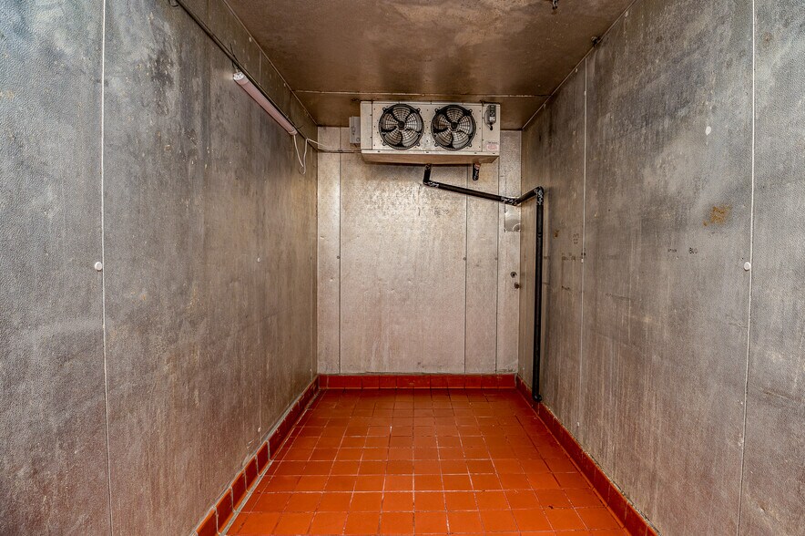 More Photos Of 3301 Cypress Creek Pky, Houston Restaurant For Lease