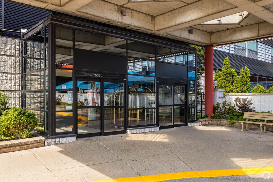More Photos Of 7655-7661 Boul Décarie, Montréal Hotel For Lease