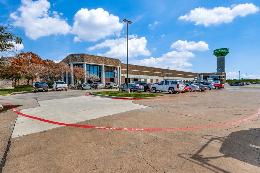 More Photos Of 1615 Diplomat Dr, Carrollton Warehouse For Lease