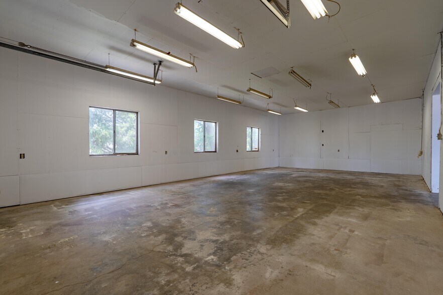 More Photos Of 422 State Highway 42, Osage Beach Storefront For Sale