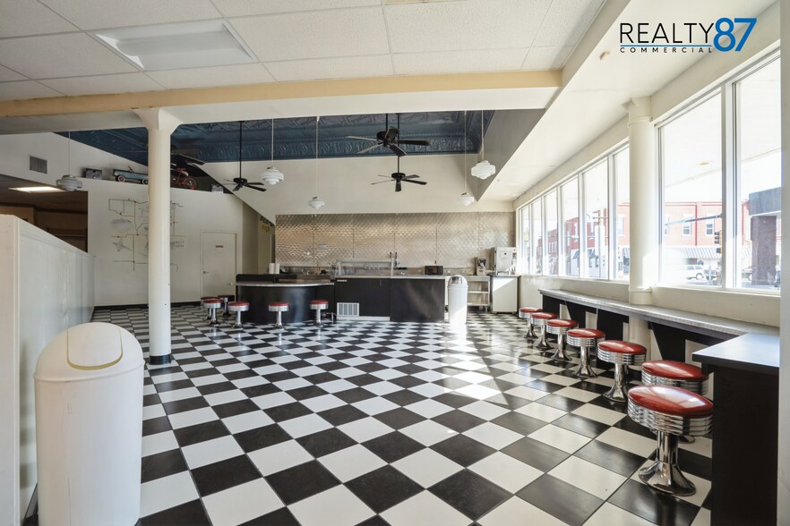 More Photos Of 107 S Franklin St, Manchester Storefront For Sale