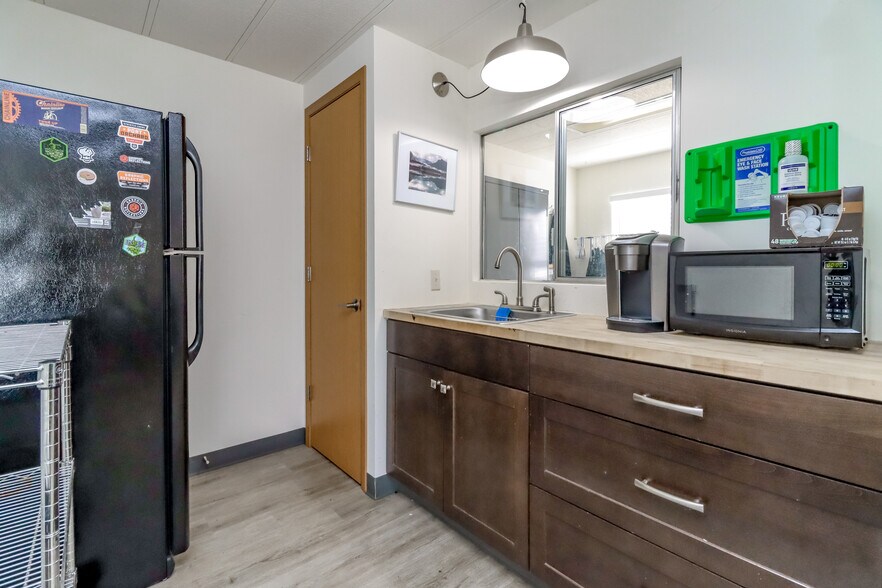 More Photos Of 1710 6th St, Bremerton Office For Sale