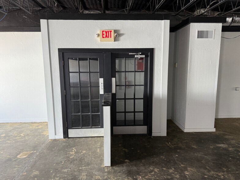More Photos Of 546 Seabreeze Blvd, Daytona Beach Bar For Lease