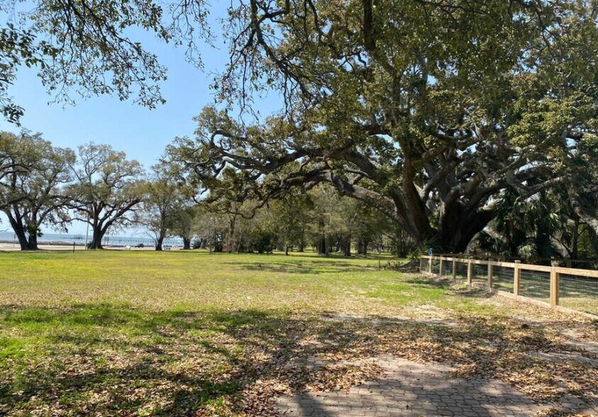 More Photos Of 950-956 Beach Blvd, Biloxi Land For Sale