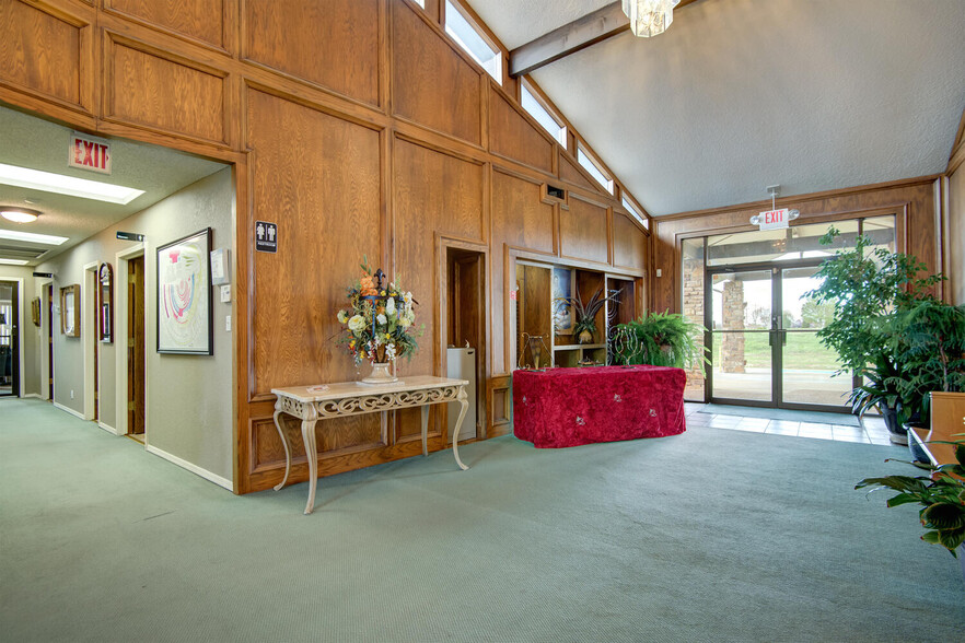 More Photos Of 2833 W Main St, Jenks Religious Facility For Sale