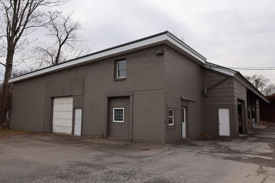 More Photos Of 1870 Hamburg St, Schenectady Freestanding For Lease