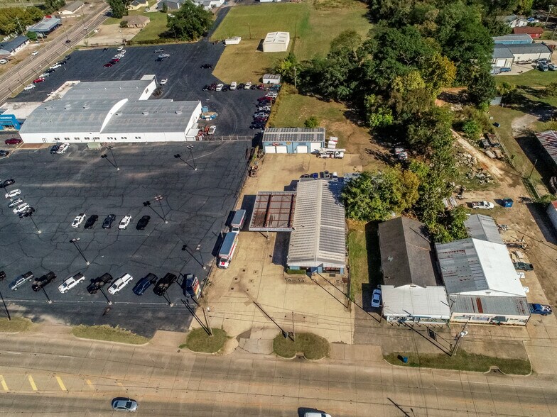 More Photos Of 1428 N Jefferson Ave, Mount Pleasant Freestanding For Sale