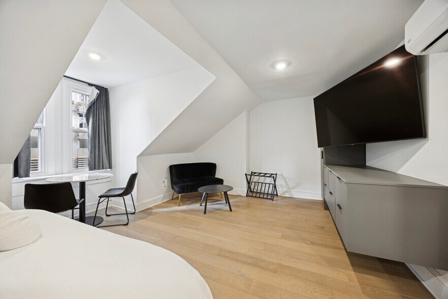 More Photos Of 1325 Spruce St, Philadelphia Hotel For Sale