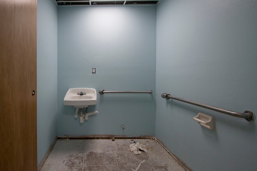 More Photos Of 4535 Tamiami Trl, Port Charlotte Office For Lease