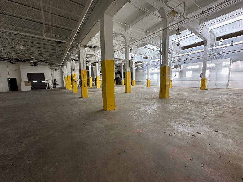 More Photos Of 725 Southbridge St, Worcester Warehouse For Lease