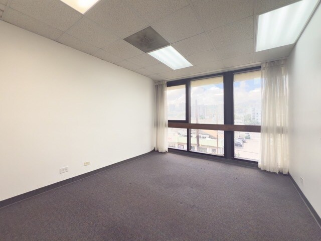 More Photos Of 1297-1313 S Beretania St, Honolulu Office For Lease